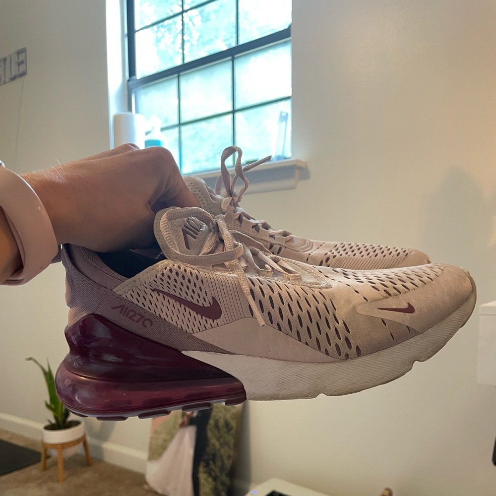 Nike 270s